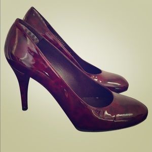 Stuart Weitzman red tortoise heels NARROW
